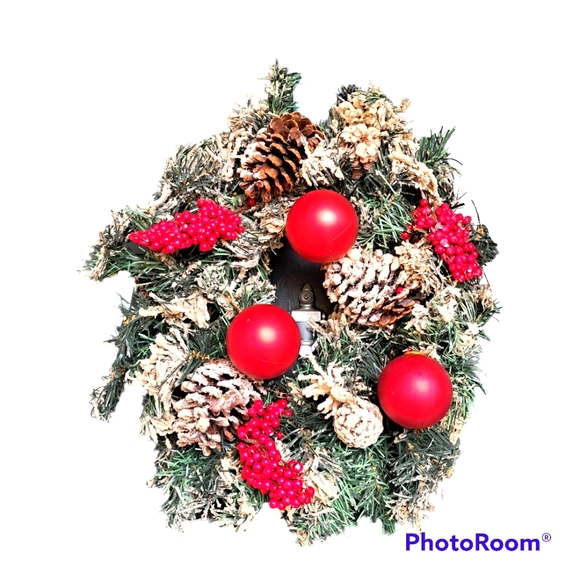Green Snow Flocked Pine Artificial Wreath, small 14 1/2 in Grapevine base - Picture 1 of 1